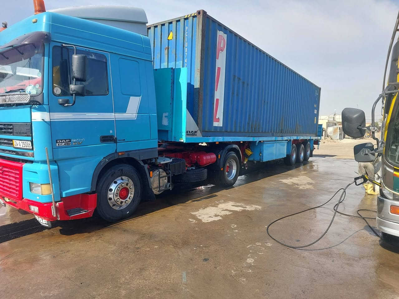 ياالله السلام عليكم داف موديل 2001 السيارة جاهزة كير مكينه مكفولات تخم تاير جديد رقم جديد سنويه ماصاقطه المكان واسط الحفريه ***********
