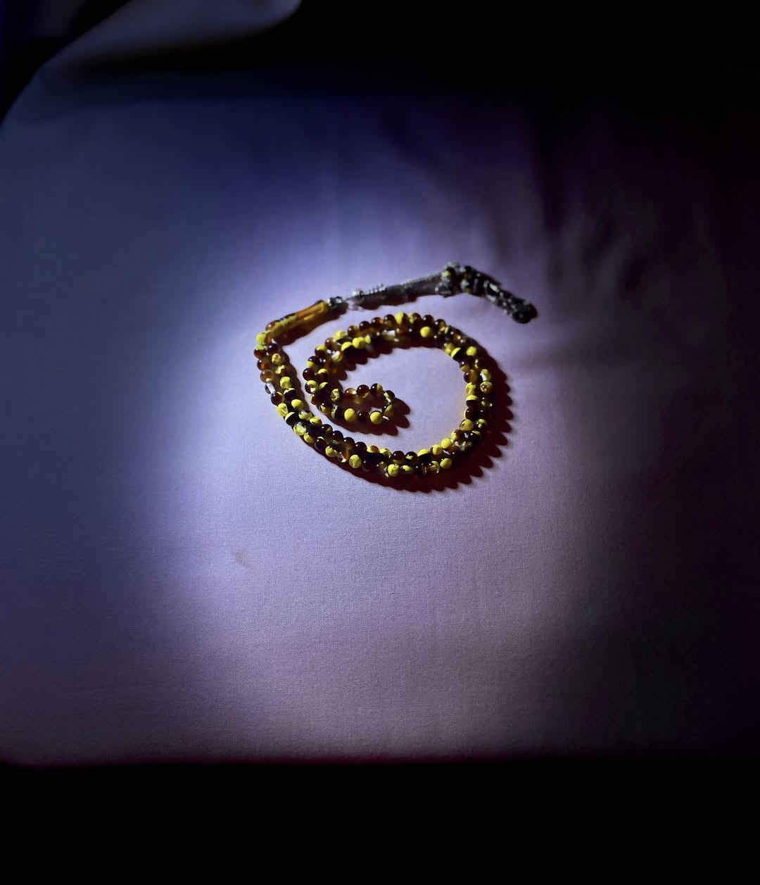 متوفر جميع انواع السندلوس وبأحجام مختلفه للأستفسار زيارة صفحتنا على مواقع التواصل الاجتماعي kharza.26@ واتس *********** خِرزه للسبح والاحجار الكريمه
