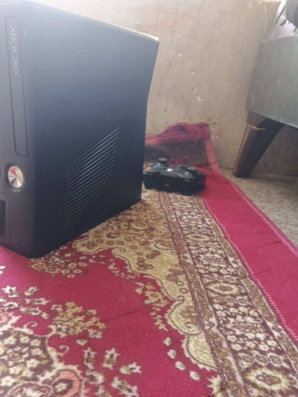 سلام عليكم شباب ابلي إكس بوكس360 سلم جهاز مهكر ونضيف كامل مكمل ملحقاتة كلهة اصليه يده محولة كيبلات عدد اللعاب 70 لعبه جيتي أي حرب كلشي بيه شغال كلشي  مابيه مكاني بغداد موجود توصيل سعر 130 بيه مجال قليل  للشراي  رقمي *********** مفعل واتساب
