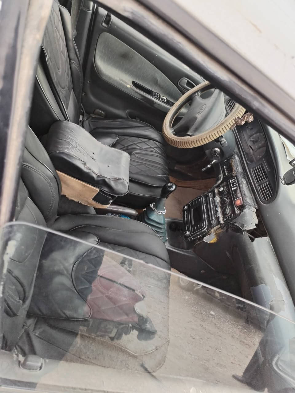 1996
كير ومحرك وصدر نضيفات
كشر مثل الصور
بغداد ***********
