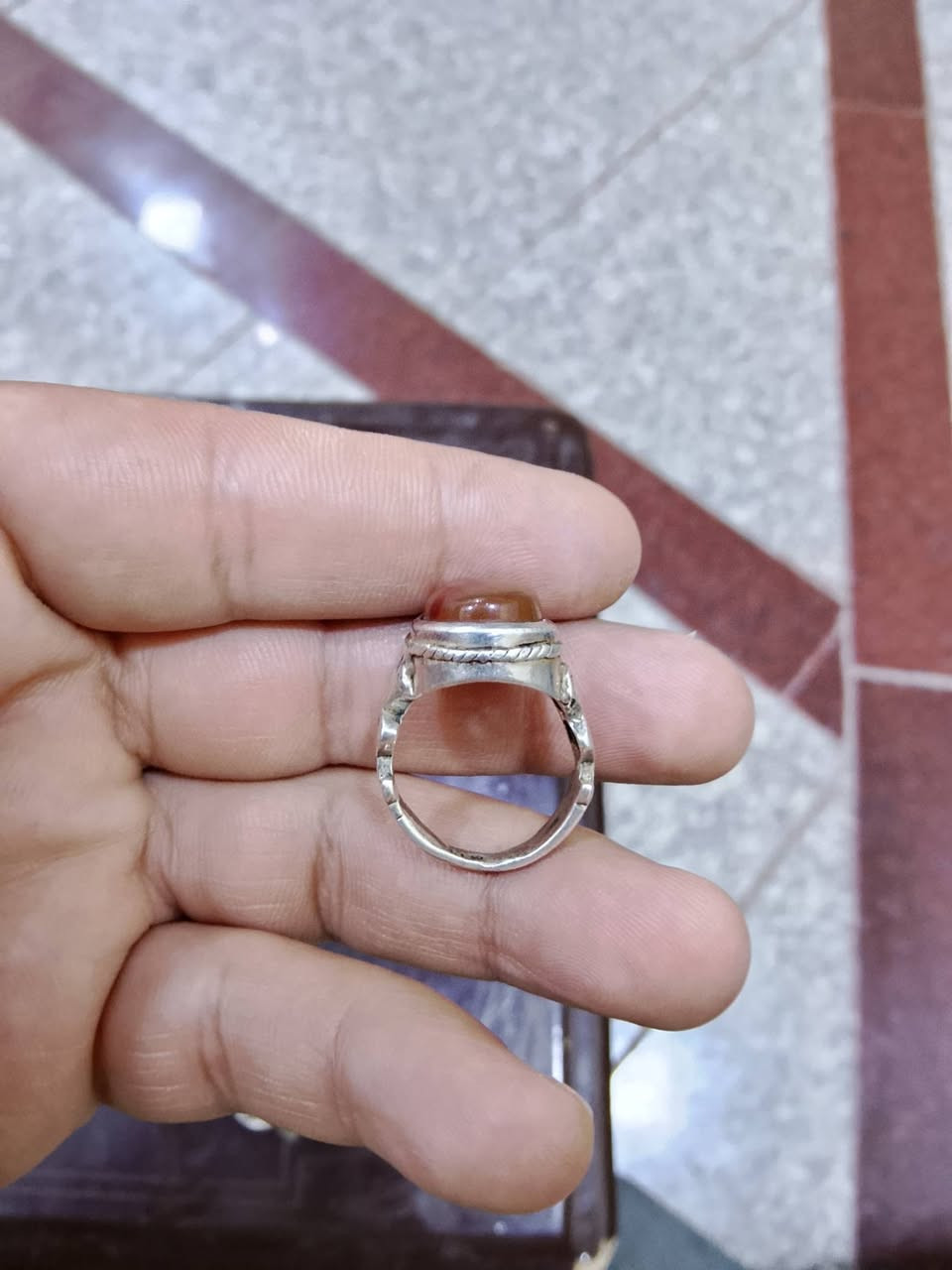 خاتم يماني صباغه يدويه جميله يوجد توصيل التفاصيل خاص او واتساب***********
