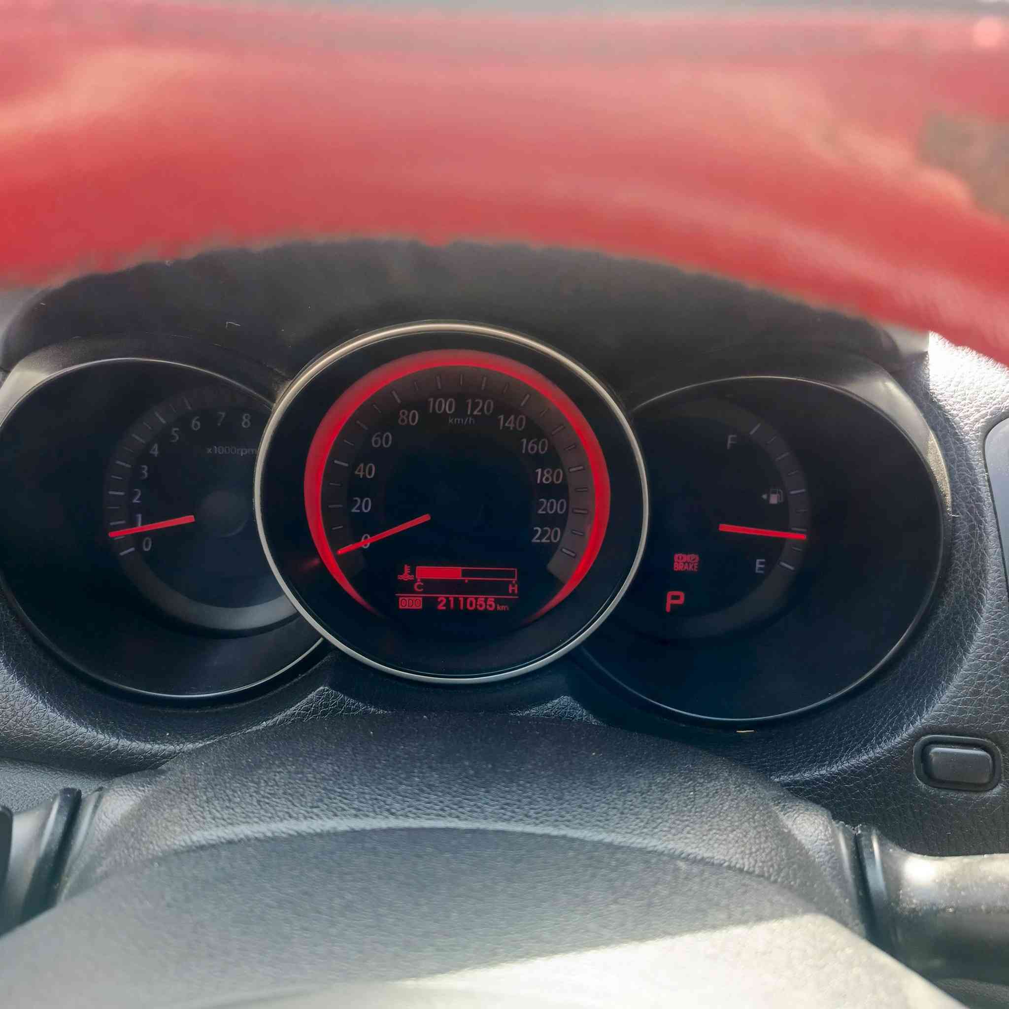 كيا سيراتو للبيع موديل ٢٠١٢ خليجي فول بصمة سيارة احلى من الصورة السيارة جاهزة بأ أسمي تحويل ثاني يوم رقم الجديد والسونار مرفق بالصور السعر ١١٣ ورقة وبيه مجال قليل حك الجية مكان  السيارة الدورة ابو دشير او حي القاهرة قرب نادي الطلبة
رقم الهاتف ***********
