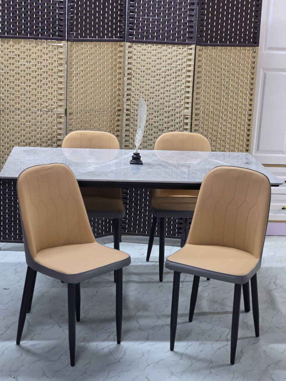 ✨ وصل الجديد يمّنا وبسعر يفرّح ✨
🍽️ ميز طعام مع ٤ كراسي

📏 القياسات:
▪️ الطول: ١٤٢ سم
▪️ العرض: ٨٢ سم
🚚 توصيل مجاني
✔️ داخل بغداد
✔️ لجميع المحافظات


**إذا كنت صاحب هذا الإعلان وتريد حذفه لأي سبب، رجاءا أرسل رسالة إلى الدعم الفني**