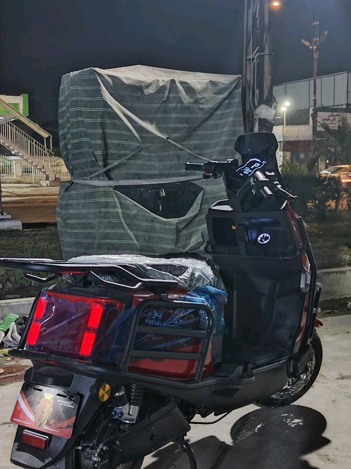 السلام عليكم دراجه الصاعقه  شحن 2026مستخدمه 5 ايام بطاريتها ليثيوم ماشيه بس 150 كيلو العنوان بغداد جكوك قرب البوابه مال الكاظميه السعر بمليون و100 وبيها مجال