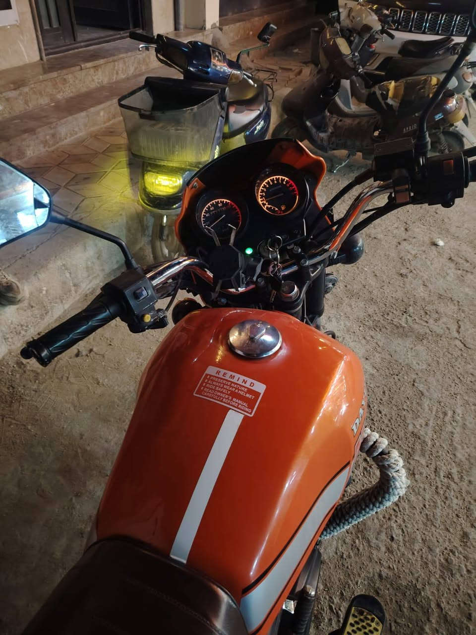 دايون نفخ للبيع أوراق اصولي تترقم مكفوله من كلشي الدراجه فول نضافه شوفة عينك كهربائيات كله شغاله من الماصده للبك لايت محرك ناعم وحلو مامفتوح السعر 1900 وبيها مجال للشراي الاتصال ***********
