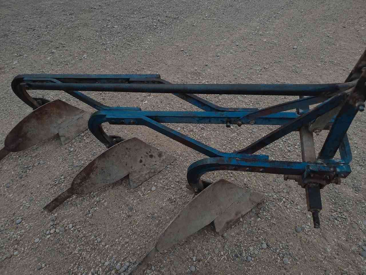 فدان ثلاثي حجم 16 نظيف و جاهز بسعر 750 الف بيها مجال للاستفسار اتصال على الرقم ***********
