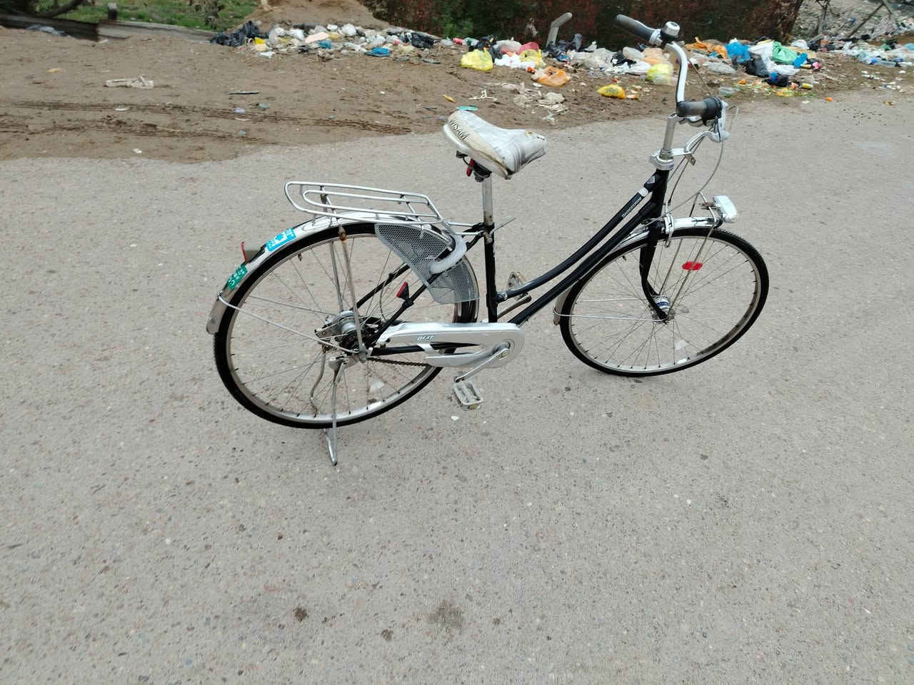 سلام عليكم بايسكل للبيع السعر 80وبي مجال الحجم ٢٧جديد شركة برح ستوت للاتصال ***********مكان بغداد الأمين السدة
