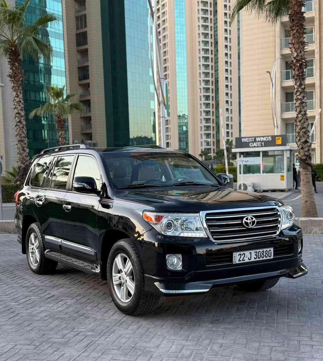 السلام عليكم
لاندكروز GX-R 
ساز 
موديل :2014  
ماشية : 170000 KM
المواصفات 
فتحة 
بصمه 
تشغيل عن بعد 
كشنات كهرباء 
داخل بيجي 
تحكم ستيرن 
صاجات 
 3 قطع تبريد 
 7 راكب 
حساسات 
لايت زنون 
بلوجكتور 
زراك لايت 
لد امامي 
هوك سحب 
فور ويل 4x4
مكينة 6 سلندر 
 4000
مري شفط كهرباء 
اشاير بالمري 
دوسات 
ويل كب كروم 
نيكلات 
(رقم  اربيل الجديد بأسمي وكالة او تحويل )
ملاحظة: السياره مكفوله عدا ربع جاملغ فقط صبغ امامي  . 
السيارة جاهزة من كلشي بدون اي نقص . 
السعر : 335 وبيها مجال بسيط 
العنوان : بغداد الكاظمية قرب مرور الكاظمية معارض جكوك معرض آلرحمن .
للاستفسار 
***********
 ***********
