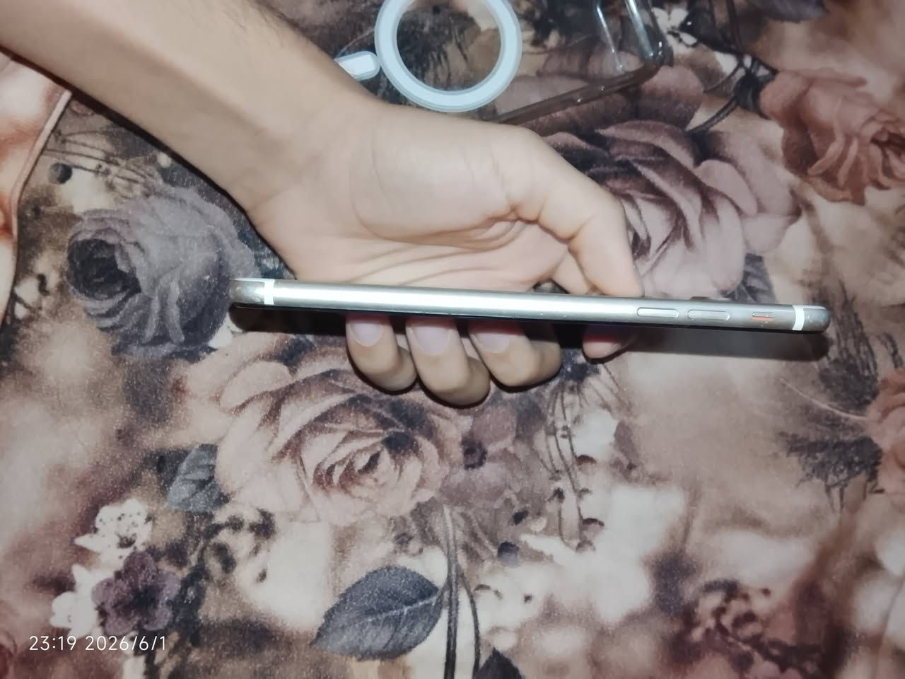 ايفون 7 Plus جهاز نضيف حيل شخطه مابيه
مبدل بطاريه اصليه تدعيلي بيها 100 
شاشه بيها شوي هذا السواد واصلا مايبين يعني لامأثر ولا يبين الا إذا تدقق 
كامره سيلفي دمعه 
كاكره خلفيه بس x1 ماتشتغل من اشتريته هيج والباقي تشتغل 
بس هاي بيه والجهاز نضافه فول كلشي بيه حلو بالالعاب فول ببجي 40 فريم بس دقه عاليه 
مراوس ب 11 عادي أخذه شنو بيه عادي أو إذا جهاز عجبني  أو بيع انطي سعر اذا عجبني أبيعك


**إذا كنت صاحب هذا الإعلان وتريد حذفه لأي سبب، رجاءا أرسل رسالة إلى الدعم الفني**