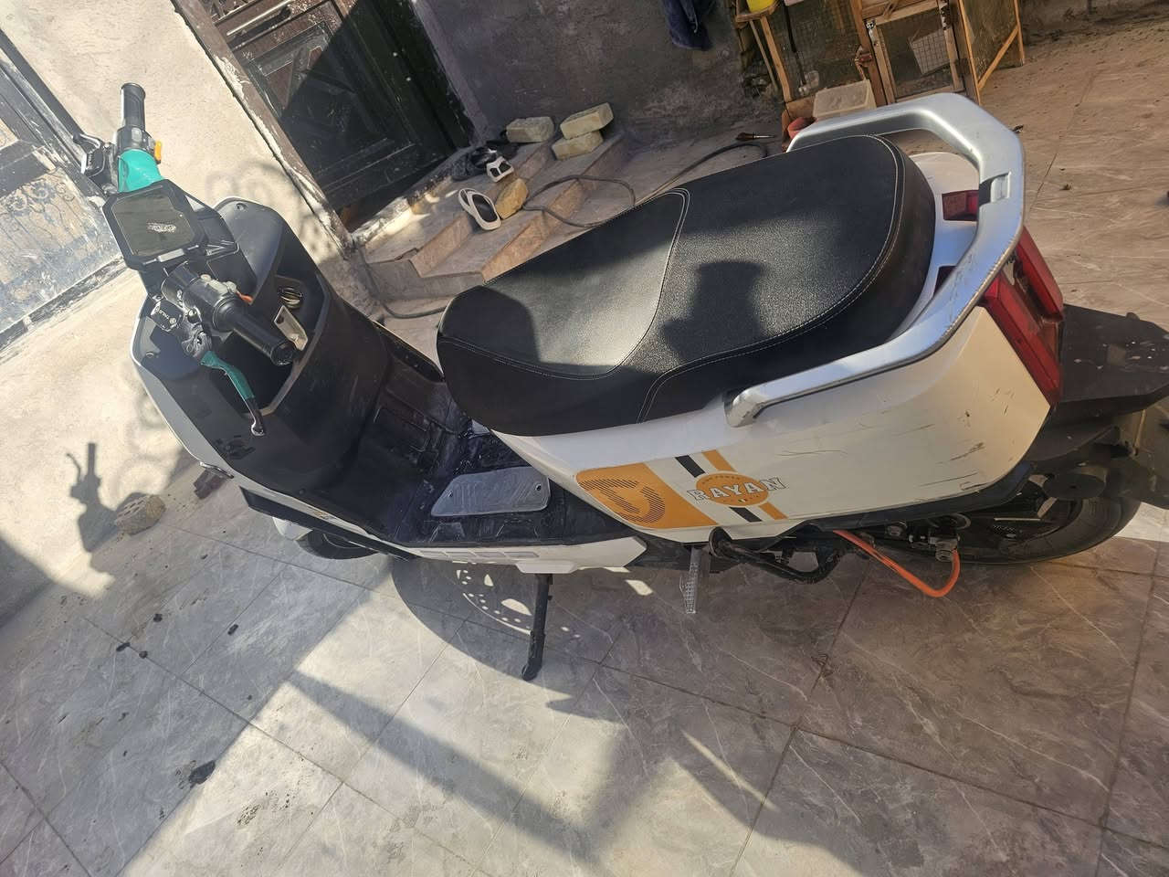 سلام عليكم
للبيع دراجه ريان وحش كون 
موصفات ريان معروفه 
٦ بطاريات 
بصمتين تشغيل عن بعد
تنطفي ذاتي 
٣ نمرات سرعه ٨٠
مثبت سرعه 
العنوان بغداد الدوانم 
السعر ٨٥٠ وبيه مجال 
***********
