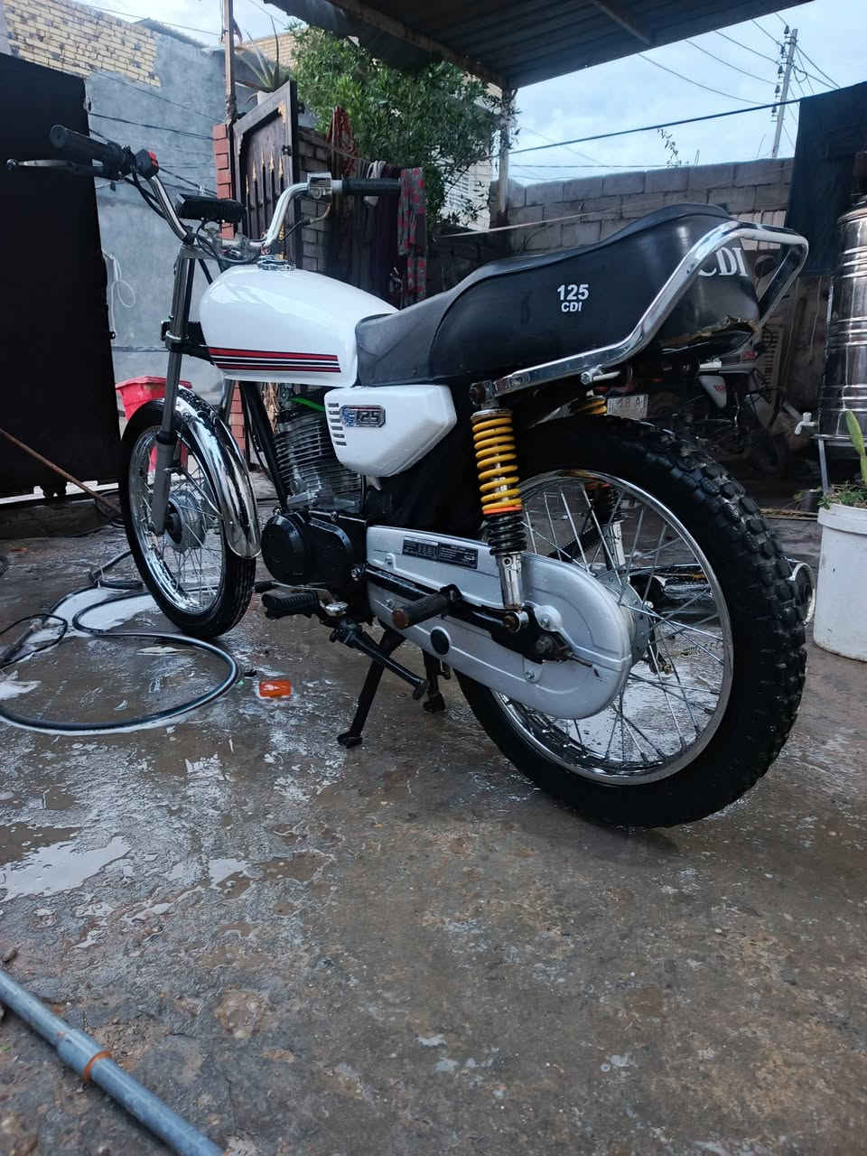 سلام عليكم 4 كير كلك بيها رقم شاصي تعمير جديد شاصي 18 تايكر ومكينه ارديكو تجفيت جديد كلاجات جدد صبغ حراري القباقه شوفت عينك غراض دراجه كله جديد 350 مكاني بابل الحله شارع 80 مال كربلاء ***********
