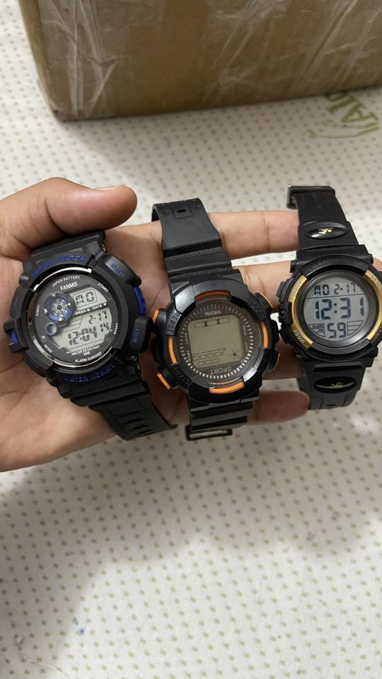 شلعه ساعات العدد 22 ساعه 
السعر القطعه 5 
السعر الكامل 115 مع توصيل 
ساعات باله كله شغال


**إذا كنت صاحب هذا الإعلان وتريد حذفه لأي سبب، رجاءا أرسل رسالة إلى الدعم الفني**