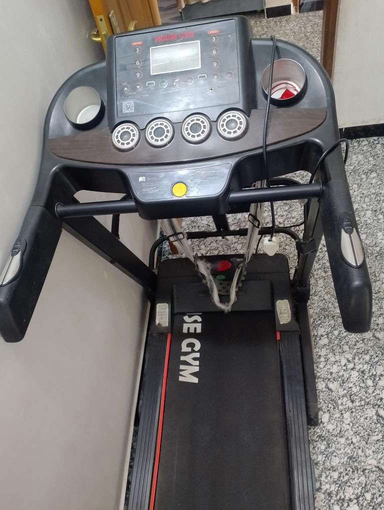 السَلٱمٌ عـَلـْيگمّ جهاز جري للبيع نضافه 100% مستعمل شي قليل بعد جديد نوعه امريكي السعر250 وبي مجال قليل مكاني بغداد الدوره جهاز فتره تحمل 150Kg كامل مواصفات يجي بشاشه تضهر ابيه الوقت والمسافه المقطوعه والسرعات والنبضه تكدر تزيد السرعه تكدر مباشر ومن عندك الجبلي يصعد الجهاز خمسطعش سانتي تزيين ذاتي سماعات واوكس يجي مع هزاز تكسير بدون بلاصات مثبت شناو الستفسار علا هاذا الرقم ***********
