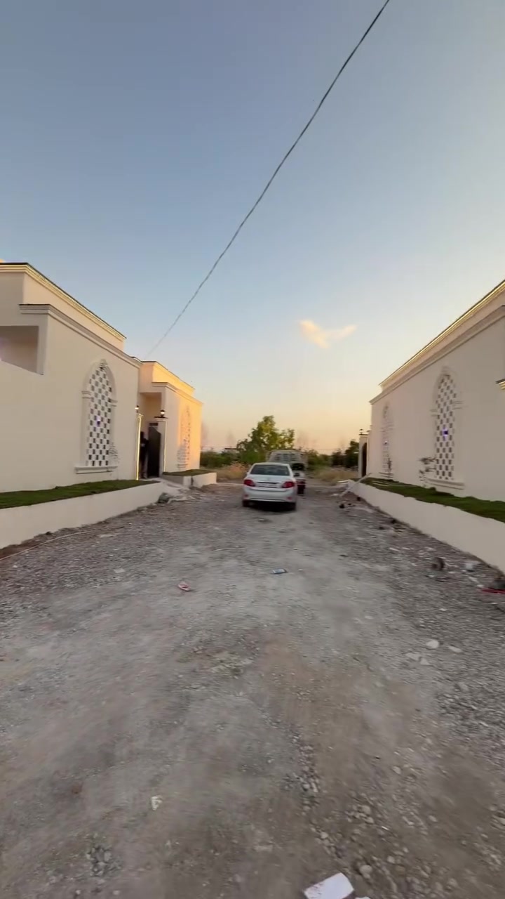 اربع  دور للبيع 
مساحة كل دار 100 متر مربع
بناء صفر 
الموقع حي بدر نهايت شارع مول حسين 
الاستفسار والاتصال

***********
