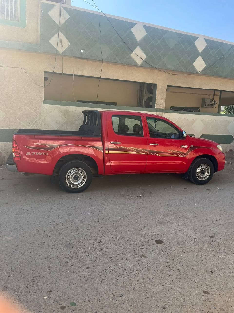 السلام عليكم
تويوتا هايلوكس 

كويتي 

2011

بيها تبديل بابين فقط 

صفحه اليمنه 

بدون ضررر أو دواخل 

السياره مناقصها شي نضيفه 

رقم بغداد 
كير اوتماتيك 

السياره بأسمي تحويل ثاني يوم 

***********
