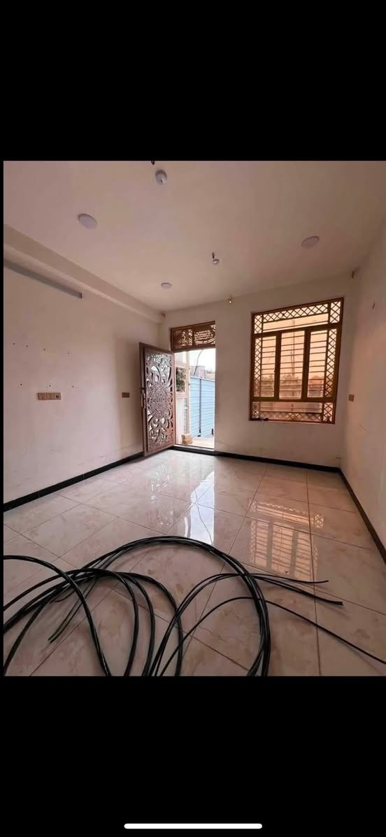 🏡 للإيجار في السيدية
✨ فرصة مميزة للسكن العائلي ✨

📍 بيت سكني بمساحة 50 م²، نظيف وجاهز للسكن.

🔹 يحتوي على:

* 3 غرف نوم

* صالة

* مطبخ

* خدمتان

* كراج

* حديقة وتشجير

💰 الإيجار: 800 ألف دينار مع وجود مجال للتفاوض

📞 للاستفسار:***********

🏡 مكتب حلم عقاري

📍 الفرع الأول: السيدية – الضباط (شارع الكويتي)

📍 الفرع الثاني: السيدية – شارع 40

