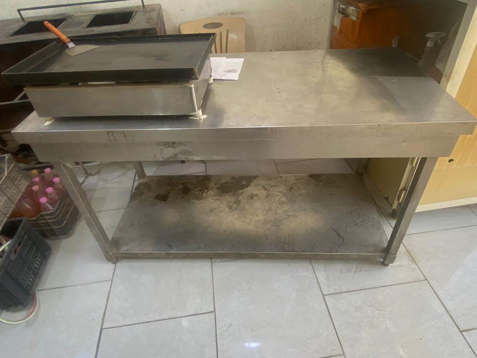 غراض كافتريا للبيع المكان كربلاء   جامخانه متر و30 في مترين تقريبا  مروحه جديدة قناني 2 طباخ جديد 3 عيون مع طاوات شواية همبركر ميز ستيل مفرغه 40 في40  كراسي 6طبلات 3 براد نظيف مع براد جديد بالكارتون ضمانه موجود فلينة مع غراض باقية صغيرة 

***********
