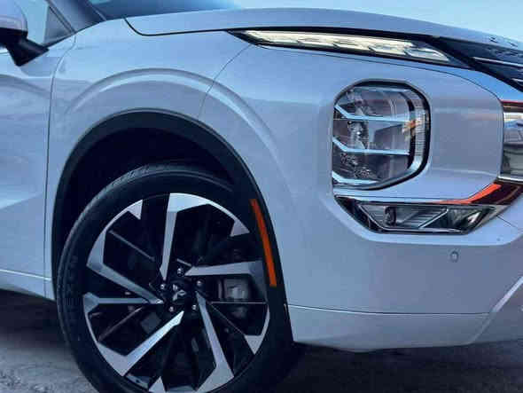 ميتسوبيشي اوتلندر ٢٠٢٣ #مرقم_بغداد وارد كندي بلكن كهربائية يعني( هايبرد وبنزين وكهرباء) 

دخول جديد بأسمي 
رقم بغداد  
وهزة جديده
فول مواصفات 
محرك ٢٤٠٠
٨ انظمه قيادة 
7 راكب 
تحكمات ستيرن فول 
كشات جلد بقلاوه + تدفئه 
تبريد مركزي 
خزن ميموري كشنات جهتين 
بانوراما 
مدخل شحن خلفي  
شحن السيارة بالكيبل وعن طريق الاطارات 
وبعد هواي مواصفات بيها 
ضررها فقط تبديل دعاميه ولايت امامي وبيها شويه بارد بالبنيد  بدون صبغ ولا تكحيل والباقي كله مكفول 
صور الضرر مرفقه بالمنشور
السعر ٢١٥ قفل مستعجل ع البيع
مكاني الانبار
***********
