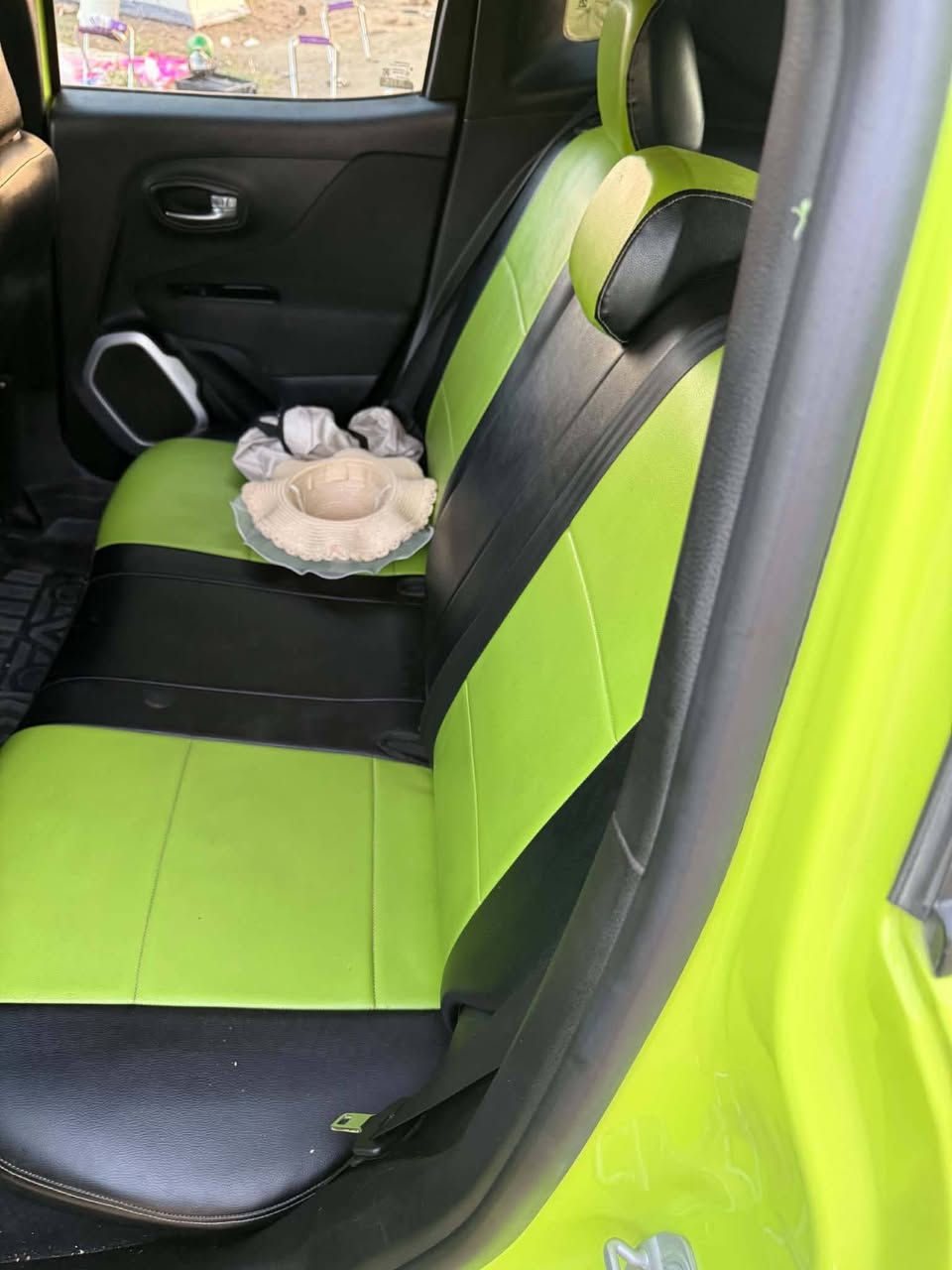السلام عليكم شباب🙋🙋
Jeep Reneged 2018

الفئه لاتتيود تو ويل المرغوب 
حجم المحرك 2400 cc افضل شي
الكير 9 نمر 
اللون مميز 🍏🍏
نانو للبدي اصلي يم مركز موسكو بي ضمان خمس سنوات 
عازل حراري للجام اصلي 

المواصفات.. 
1-شاشه حجم كبير اندرويد اصلي 
2-كاميرا دواره
3-تحكمات فووول بالاستيرن 
4-كروز سرعه 
5-حاكيه و اوامر صوتيه من الجهتين
6-كشن كهرباء
7-بصمه وتشغيل ودخول ذكي للسياره 
السياره جديده بمعنئ الكلمه
ماشي 55ميل حقيقي

النضافه..
مكينه كير كشر كله فول مثل متشوف عينكم مكفوله عدئ الحادث مال امريكا🇺🇸 
دهن كله امزويل 
فلاتر كل فتره تتبدل 
بانزين كله محسن
بلكات كله ريسلنك
برمجه مراوح يعني انسه شي اسمه حماوه 
تبريد ثلج لا يبوخ ولا يفصل بالضمان

الاضافات..
1-شباك غاضب 😠
2-اناره دوج رام بالشباك
3-عدسات بالبلاجكتور يعني الليل يصير نهار حته متحتاج الايت
4-لايت لد ابيض اوزوم
5-لدات بالجاملغ عباره عن نشره
5-اناره متغيره خارجيه تحكم بالتلفون ٤ قطع حول السياره
6-اناره داخليه اللوان تحكم
7-سيبايه مع بلاجكتورات ٤
8-سبايدر مع سطب لايت
9-دوشمه كشنات درجه اولئ
10-ارضيه جلد
11-سيت ربر داخلي كل القطع 
12-كاميرا حوادث يكفيكم
 الشر تصوير ٢٤ ساعه 
وبعد هواي اضافات السياره مصروف عليه هواي الله شاهد
مكان السياره بغداد الشعب 
والسياره ب اسمي تحويل ثاني يوم مشروع وطني 
هاتف ***********
