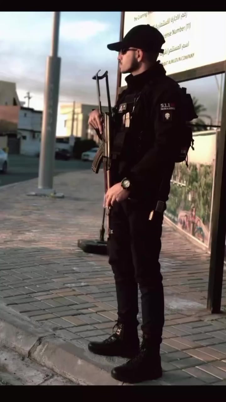 السلام عليكم محتاج عمل حراسه وانا برسم الخدمه ومشتغل سابقا عنصر امني هذ رقم*********** داخل النجف فقط بدون زحمه لا تنسوني شركات الامنيه العمر 29
