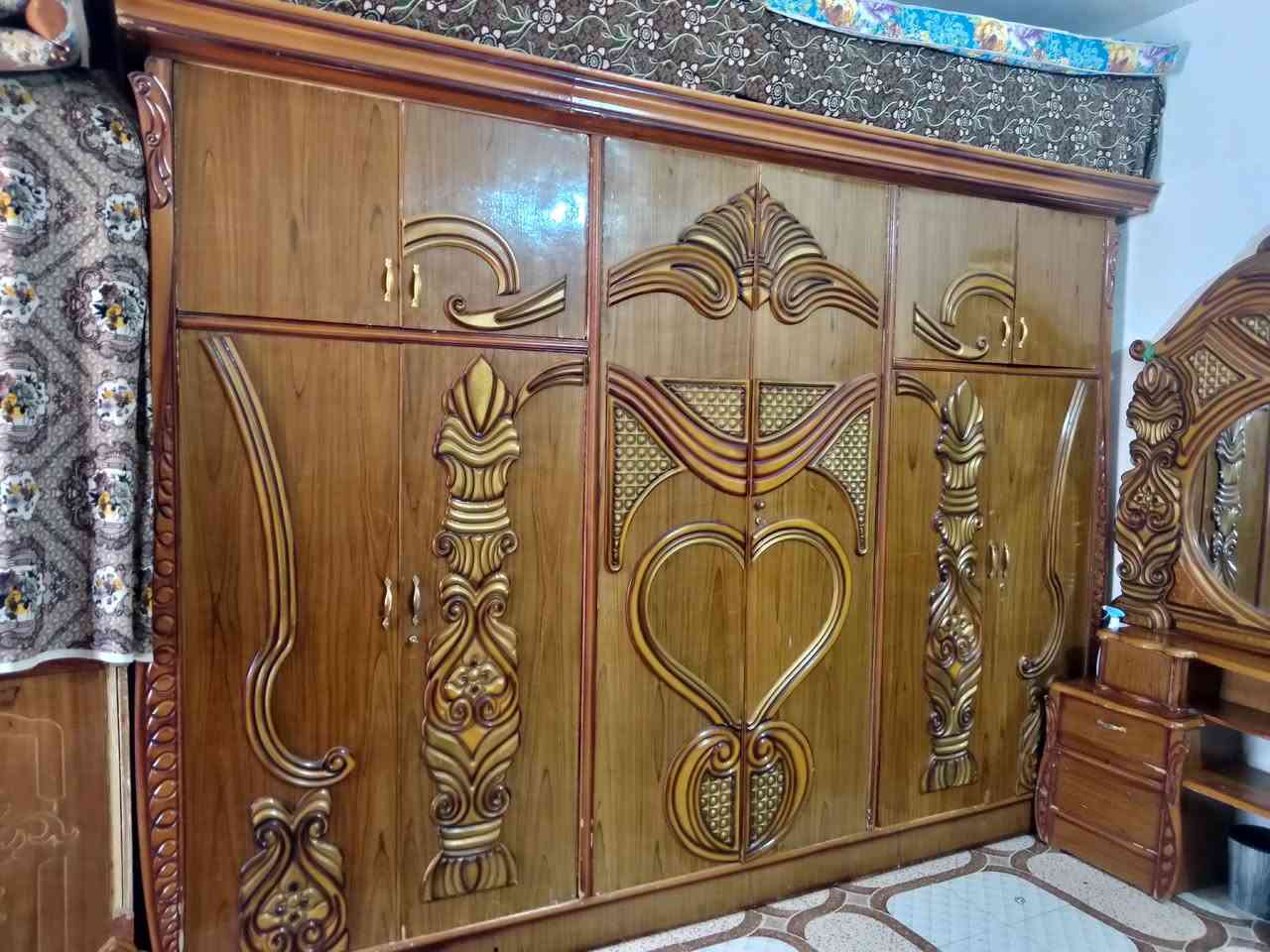 كنتور للبيع طول 3متر ست بيبان مكان رفاعي قرب شركات نفط سعر خاص اوتصال ***********
