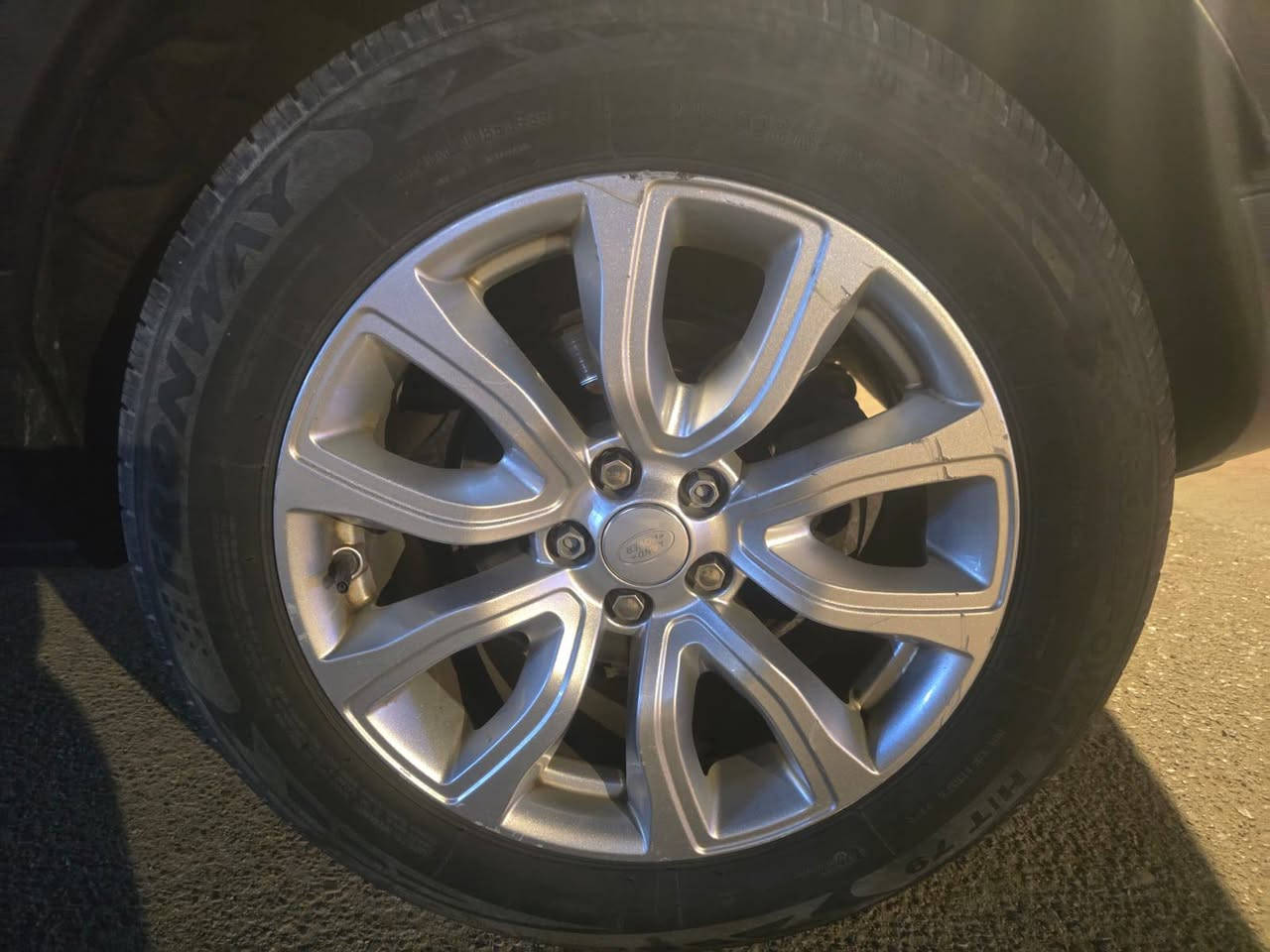 رانج روفر ايڤوك 2015 رقم بغداد
وارد خليجي وكالة سردار 
فول مواصفات 
تبريد قطعتين 
حساسات امامي خلفي 
كشافات ضباب امامى خلفي 
5 بصمات تشغيل وبصمات ابواب 
محرك 2000 Turbo 
اوتو بارك 
اوتو ستوب 
اوتو سايد بريك 
لايت داينمك تحذير عند الانعطاف
جام كهرباء
شاشة كبيرة كامرة بلادية 
رادارات نقطه عمياء
كشنات جلد لونين احمر واسود 
كشنات كهرباء كشنات ميموري 
مراة قلاب عند تغير الكير الى الوراء 
قمارة بانوراما كاملة على طولها 
مري شفط
اشارات بالمراية 
اربعة انظمة قيادة طيني صخري صحراوي عادي 
مانع انزلاق ومانع تزحلق ثلجي 
مانع انحدار جبلي
نظام سبورت للتسارع مع شفتات للقيادة خلف الستيرن
نظام كروز سرعة للطرق الخارجية مع امكانية القيادة باليد للبانزين والسرعة بدل استعمال الارجل
نظام التحدث مع السيارة للتحكم بالاوامر الصوتية للرايدو والمسجل
حساس ويل تحذير رقمي الكتروني
كير ماوس مع انظمة القيادة
تحكم ستيرن كامل جهتين .مراوس حسب القناعة مكاني البصرة***********
