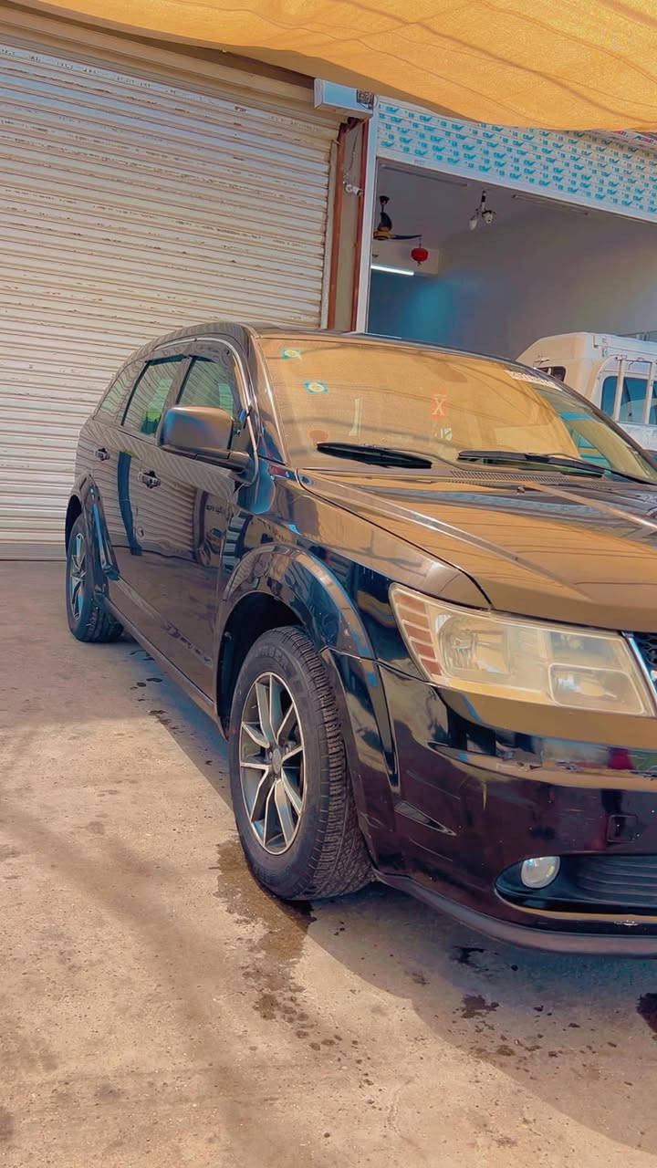 للبيع جورني 2012 
4 سلندر 
7 راكب 
تبريد 3 قطع 
رقم بغداد مميز تحويل مباشر 
سيارة بدون حادث وصور امريكا موجودة بيهة مكانات 3 بارد بدون صبغ بدون ايرباك بدون حادث 
حدادية امامية خلفية جديدة شادهة 
مكانها بلديات 
سعرها 110 وبيها مجال حك الجية 
***********
