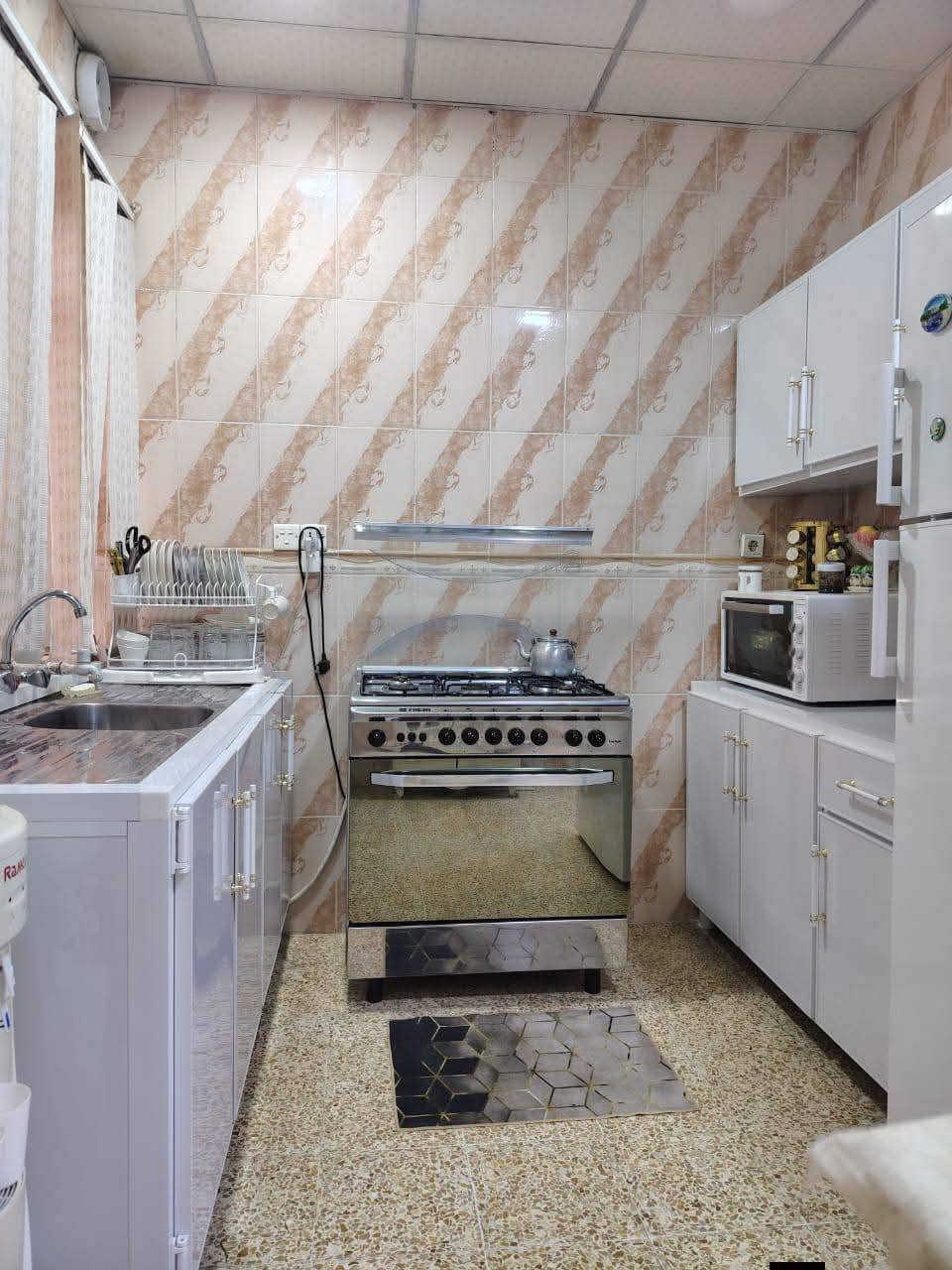 بيت 100 للبيع واجهة 7.5 
حي الزهراء (المدخل الثاني ) 
طابق واحد:- 
استقبال 
هول 
مطبخ 
مشتملات 
غرفتين

مكتب دار العز للعقار قرب المدخل الاول حي الزهراء 
للتواصل على الرقم التالي 
***********
***********
واتساب  
***********
