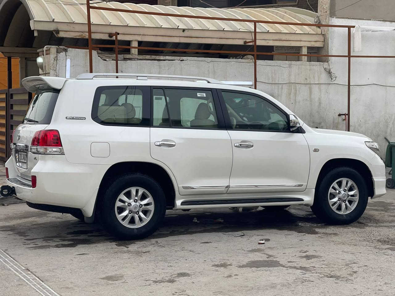 ***********
للبيع فقط 
رقم سليمانيه 
مكان السياره بغداد الدوره / المهدية الثانيه 
٢٠١١ ستينيه 
مكفوله
عداد المسافه ١٣٦ ألف
