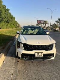 سورنتو ٢٠٢٥ • رقم بغداد • ماشية ٢١٠٠٠ كم