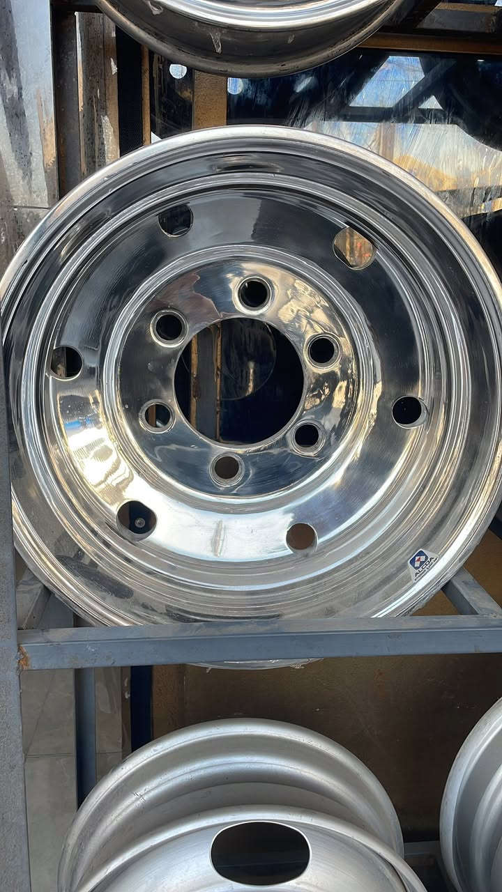 ويل كب ياباني اصلي (19:5) هينو سعر الزوج  (275) الف مكاني مجمع مشن بغداد  يوجد توصيل 🚚 #هينو  ***********
