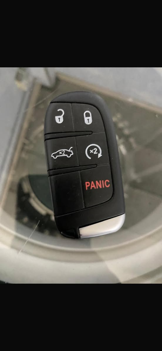 سلام عليكم بصمه اوباما اصليه امريكي تفصيخ تشغل من موديل ١٣ الى ١٧ على الفحص جديده لك ***********
