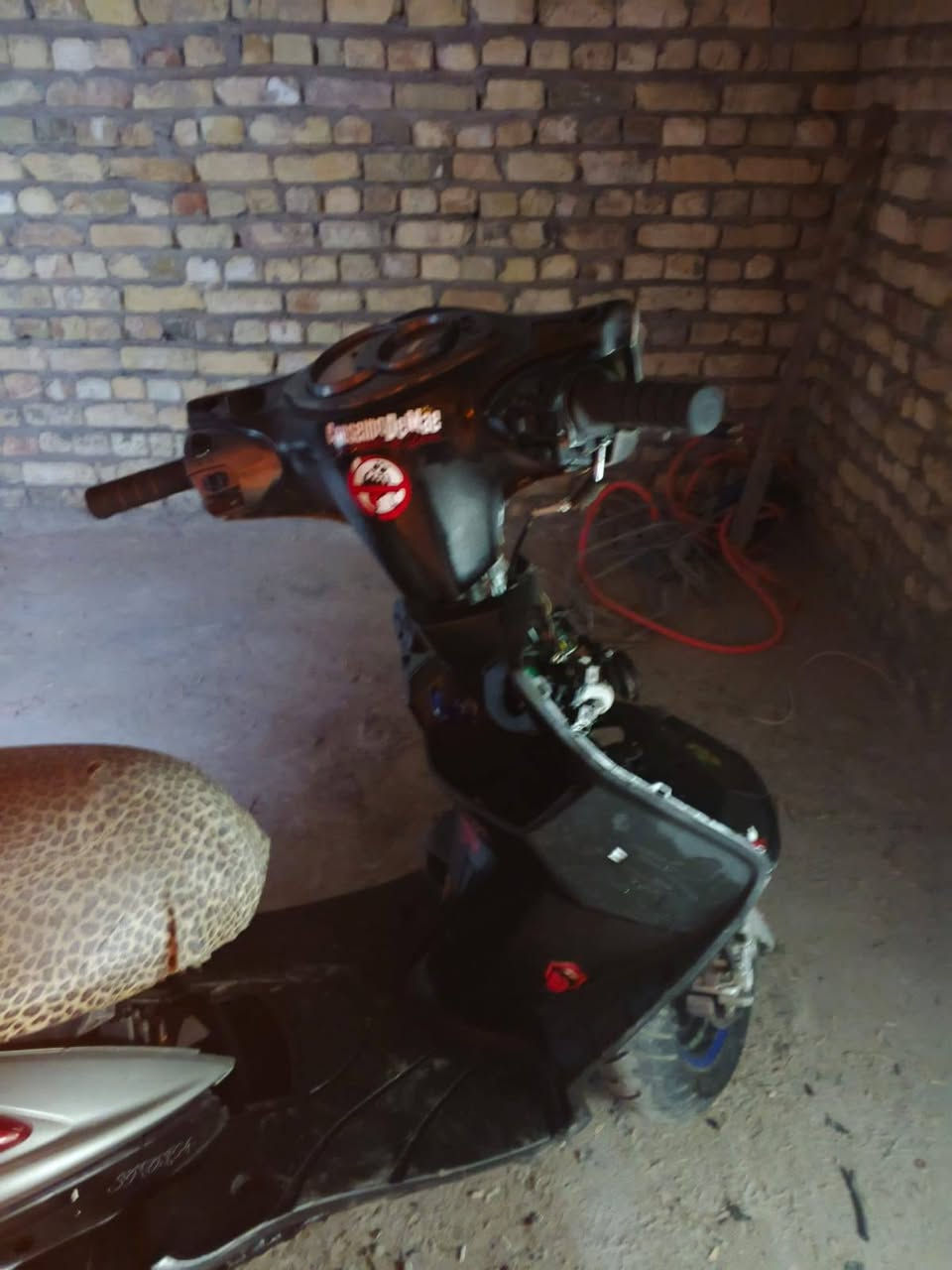 السلام عليكم دراجه سكنس فحل ياباني دراجه نضيفه وحلوه دراجه نقصه بريك خلفي بس وكفر امامي السعر 400 وبيه مجال بصيط المكان بغداد حي اور الرقم *********** اتصل وبل خدمه
