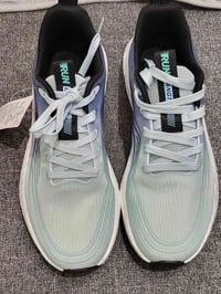 تجنن • مقاس ٤٠-٤١ • وزن ريشه