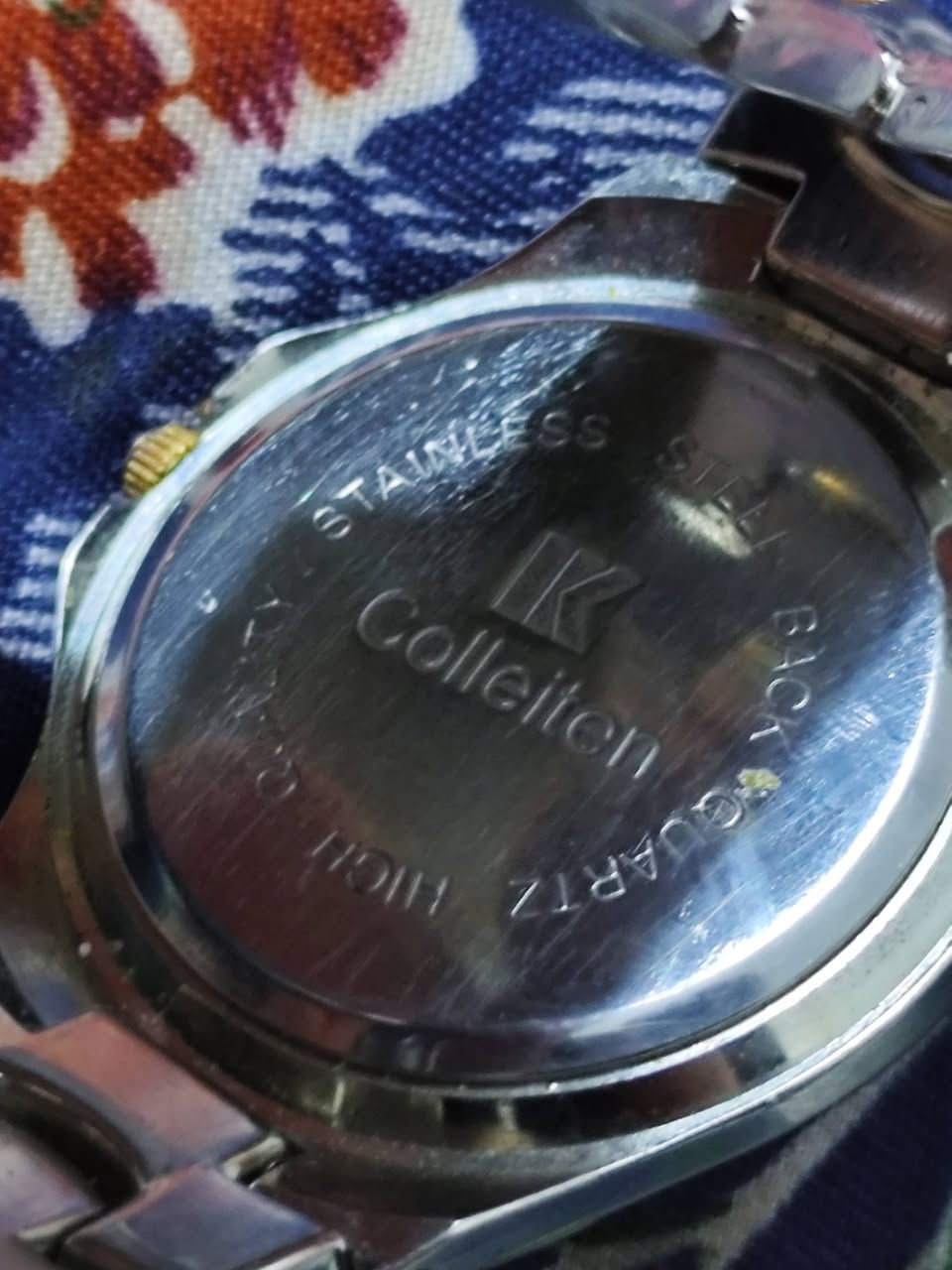 ⌚ ساعة Colleiten Quartz أصلية – حضور قوي وأناقة راقية ⌚
ساعة يد مميزة بطابع فخم تجمع بين القوة والأناقة، مصنوعة من ستانلس ستيل عالي الجودة مع تفاصيل ذهبية أنيقة تعطيها هيبة واضحة على المعصم.
تشتغل بنظام Quartz دقيق، وبيها كرونوغراف بثلاث عدادات يضيف طابع رياضي راقٍ ويكمل شكلها الفخم.
الواجهة مرتبة وواضحة، والزجاج بحالة جيدة، والسوار المعدني متناسق ويعكس جودة الصناعة.
ساعة تناسب الذوق الرفيع، سواء للبس اليومي أو للناس اللي تحب الساعات ذات الحضور القوي.
📌 الحالة: مستعملة نظيفة
📌 الهيكل: ستانلس ستيل
📌 الحركة: Quartz
📌 العلامة: Colleiten
✨ فرصة مميزة للمزايدة على ساعة أنيقة تستاهل الاقتناء.
للأستفسار خاص


**إذا كنت صاحب هذا الإعلان وتريد حذفه لأي سبب، رجاءا أرسل رسالة إلى الدعم الفني**