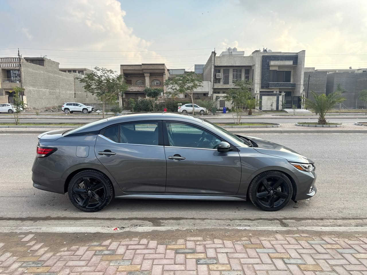 السلام و عليكم نيسان سنترا sr premium ٢٠٢٢ اعلى فئه بسنترا لون نفطي ماشيه ٣٩ الف ميل  سياره كاصها اني واول مالك الها بالعراق حادثها جاملغ خلفي وباب خلف سايق مواصفاتها رادار تفاعلي امامي وخلفي وجانبي ٣٦٠ درجه و 5 كامرات وتوقف ذاتي امامي وخلفي و تدفئ كشن و كراسي الاماميه و فتحه سقف ولايت عدسات اوتو وبعد بيها مواصفات حلوه وتخم تايرات جديده من تاير مول موديل٢٠٢٥
مكاني بغداد حي جهاد 
للاستفسار ***********
