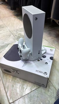 اكس بوكس سيريس اس للبيع الجهاز كلش نضيف👌 الجهاز مامفتوح وما داخل صيانه...