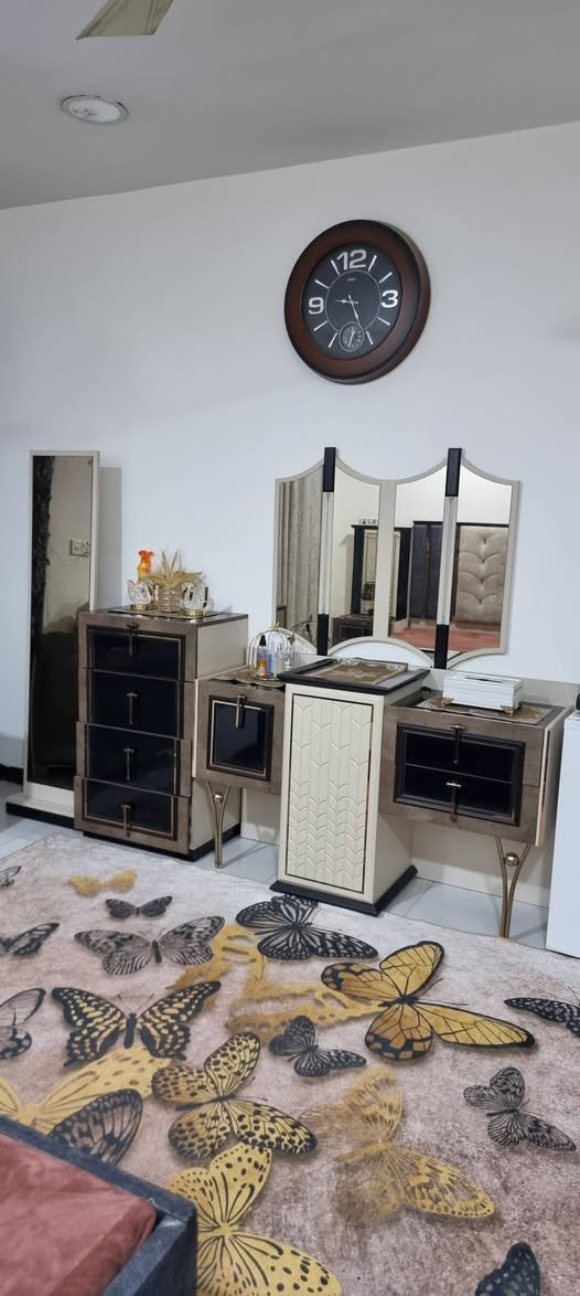 غرفه نوم تركيه صبغ حراري شغله درجه اولى مو عاديه كنتور سلايد بدون صوميا مكاني بغداد حي جهاد السعر مليون بيه مجال بسيط ***********
