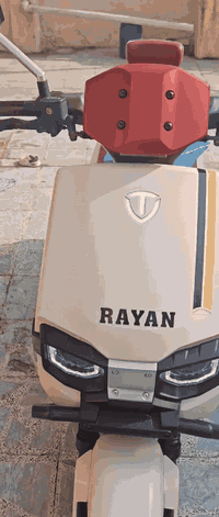 السلام عليكم دراجه شحن للبيع ريان وحش الكون ماشيه 53 كيلو بعدها جديده وصلها موجود دبل بصمه كلها شغاله سعرها 950 وبيها مجال بسيط العنوان بغداد الشعب استفسار على هذا الرقم***********
