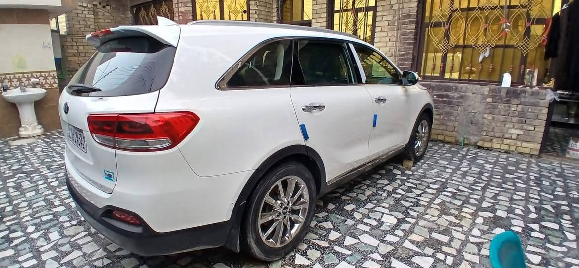 سورنتو ٢٠١٨
بنوراما حساسات أماميه خلفيه كاميرا دواره 
كشن ٢ كهربائي. 
٦ سلندر 
٧ راكب 
٣ قطع تبريد 
الداخل لونين 
ويل ١٩ كرون 
مكفوله 
التبديل لا ضربه 
تحويل ثاني يوم 
مكان بغداد  رقم بغداد انكليزي 
فول ماعدا الفورويل 
٢٤٠ وبيها مجال 
الشراي يتصل وبيه خير وتدلل 
الاتصال 

***********
