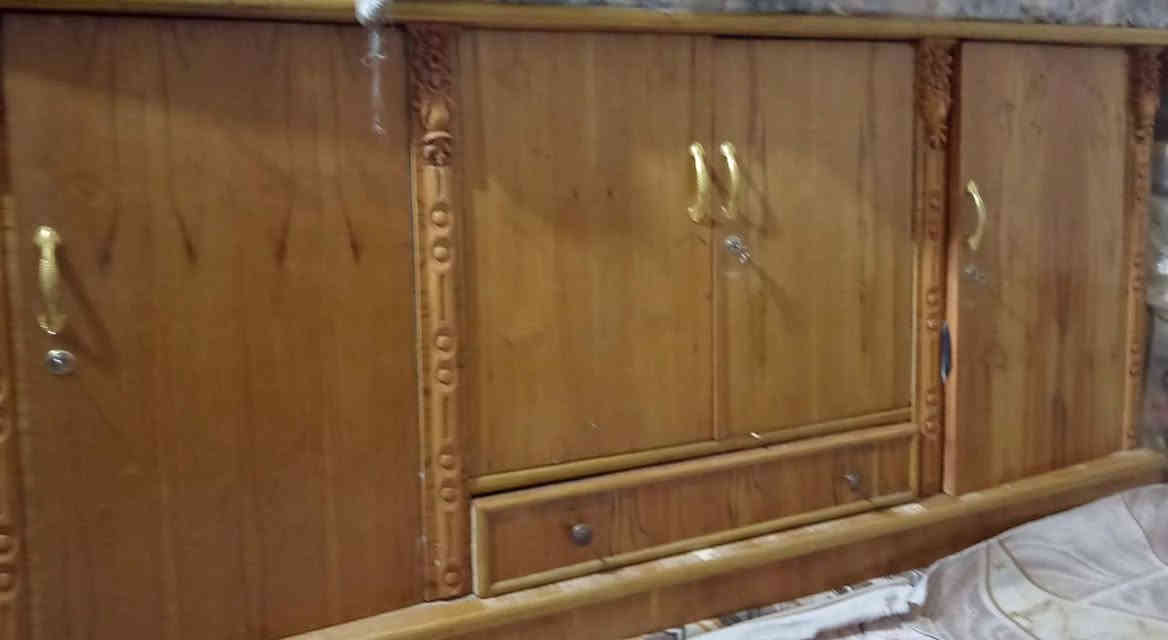 بوفيه تسكام طول مترين ارتفاع متر وعشره سانتيم ستعمال قليل السعر ٢٢٥ العنوان كوفه حي ميسان قرب سكلة الكرعاوي *********** النجف, العراق
