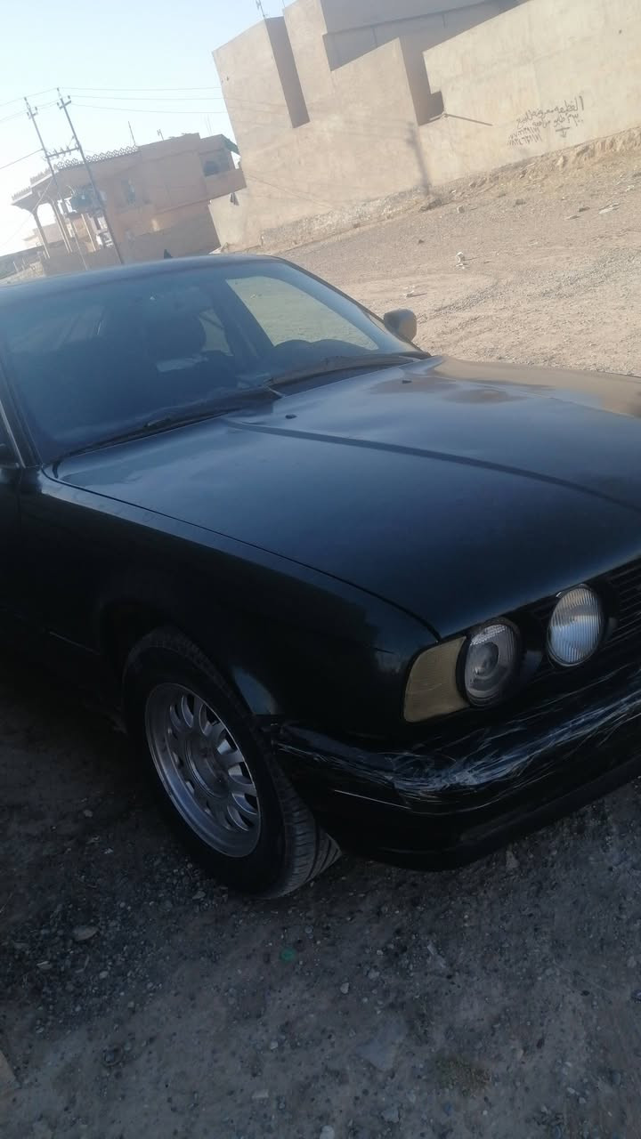 السلام عليكم بي ام 535 موديل1992 كير محرك شرط تخم تاير جديد صدر نضيف كشره شوف العين بدون صبغ لايتات زنون شاشة و4 سماعات اشاير ماسحات بكات فول نشاط كشنات جلد كيجات كله شغالة مراوس شعندك نزل مكان بيجي *********** ولحد يكلي شبيه مابيه كلشي ذاكرلك
