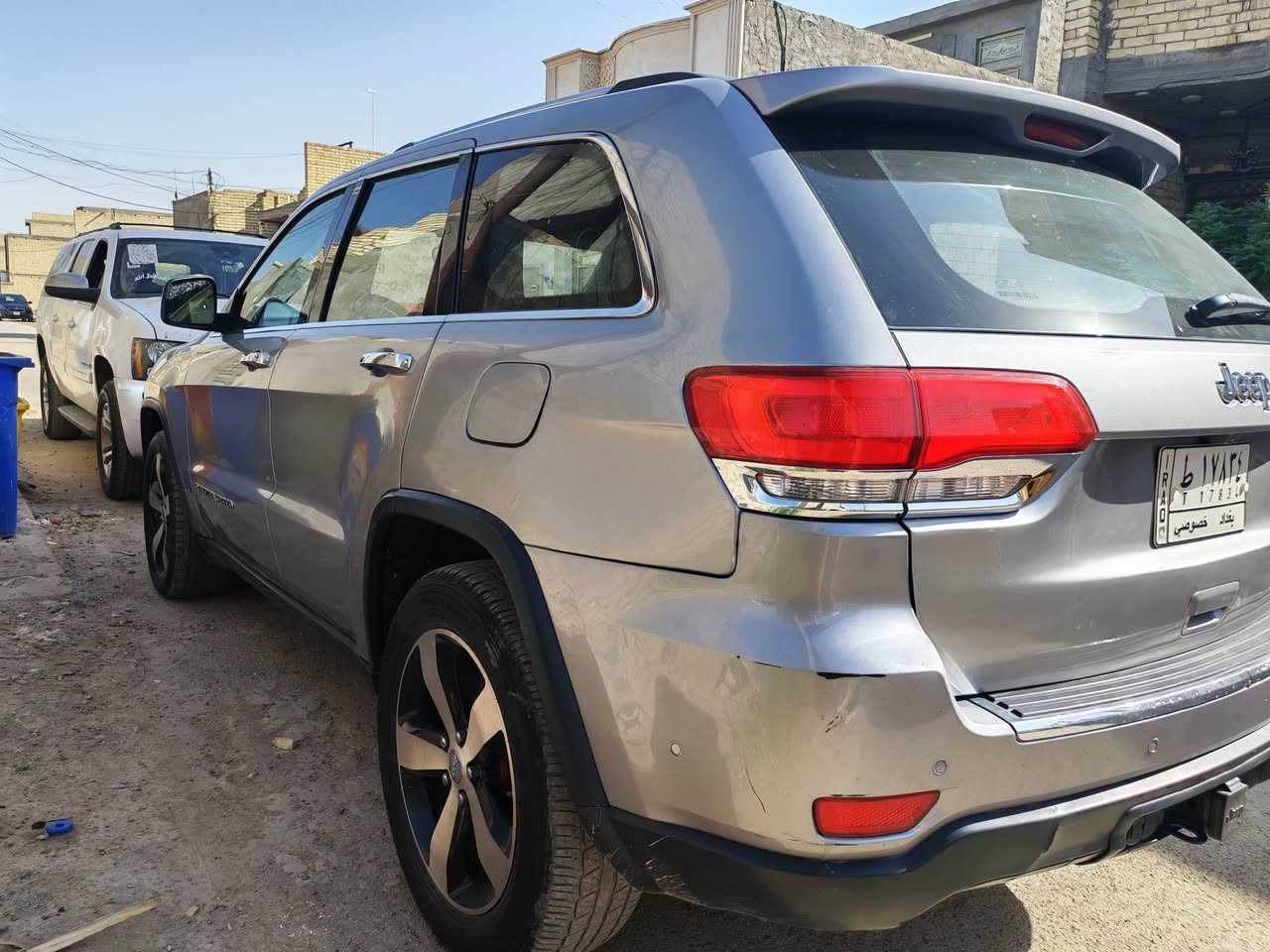 سلام عليكم جيب لاريدو موديل 2018وارد امريكي حادث 3قطع وبيه بابين مباوك فول مواصفات رادار امامي كامرات 360 بنراما حساسات خلفي امامي كراسي تدفئه تبريد+كراسي خلفي تدفئه مكينه 3600/6 مكينه والكير كفاله ماشيه 105كيلو مكانه بغداد الدوره ابو دشير السعر 170مستعجل ع بيع ***********
