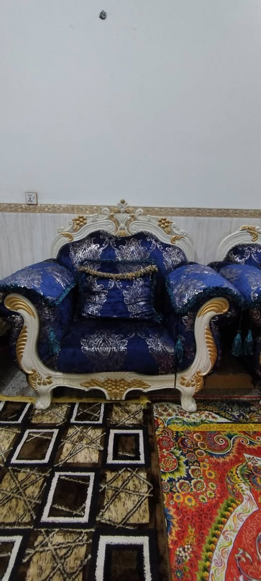 السلام عليكم
تخم للبيع عدد المقاعد 7 كما في الصور 
السعر 350
التواصل على الرقم 
***********
