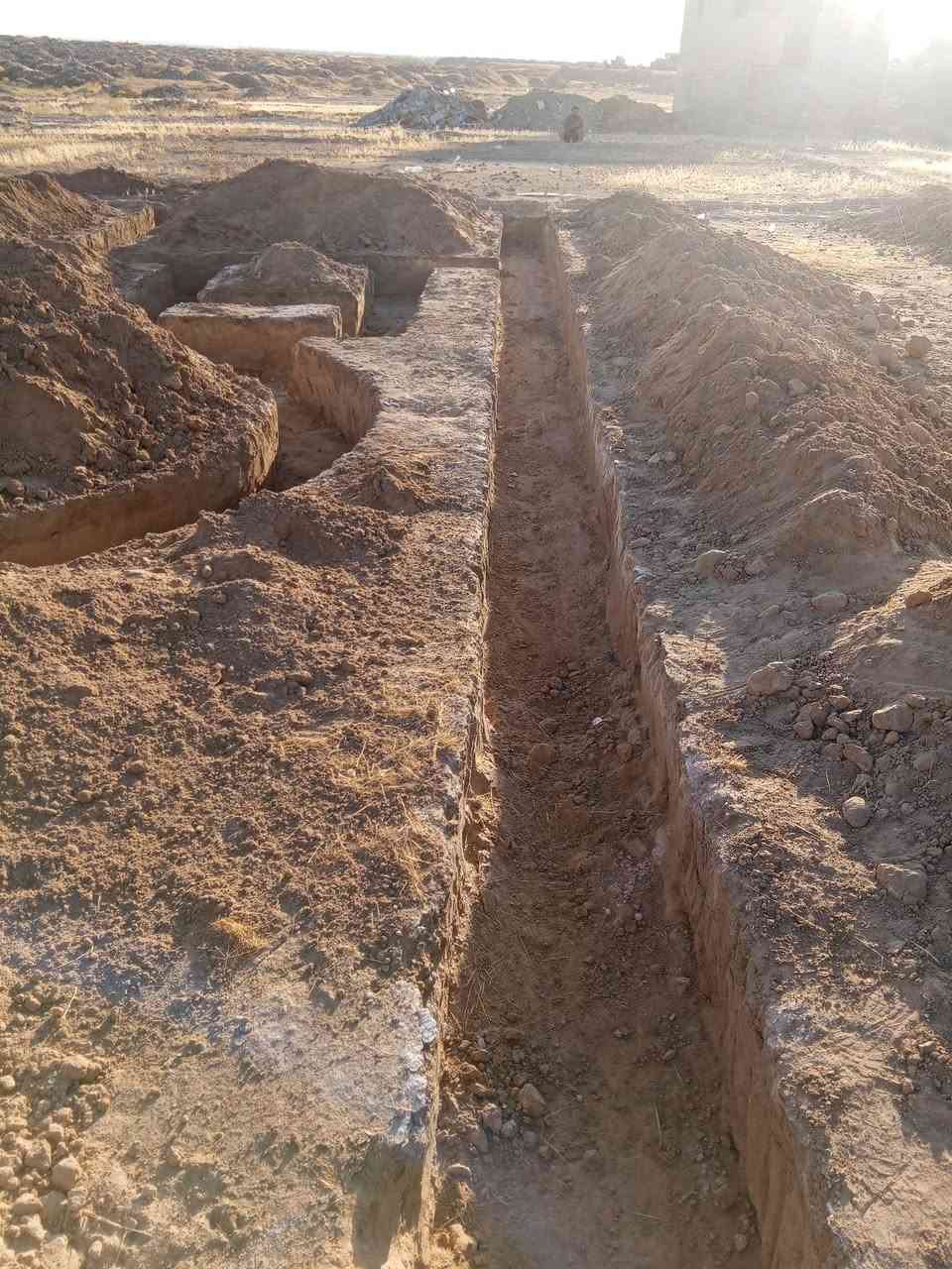 السلام عليكم يوجد كادر عمل
حفر اساس +تسليح+صب اساس
تفليش ارضيه
 صب ارضيه
لبخ بتلو+  فلانكوت
دفن بتلو
انسب الاسعار الاستفسار على هاذ الرقم ***********
