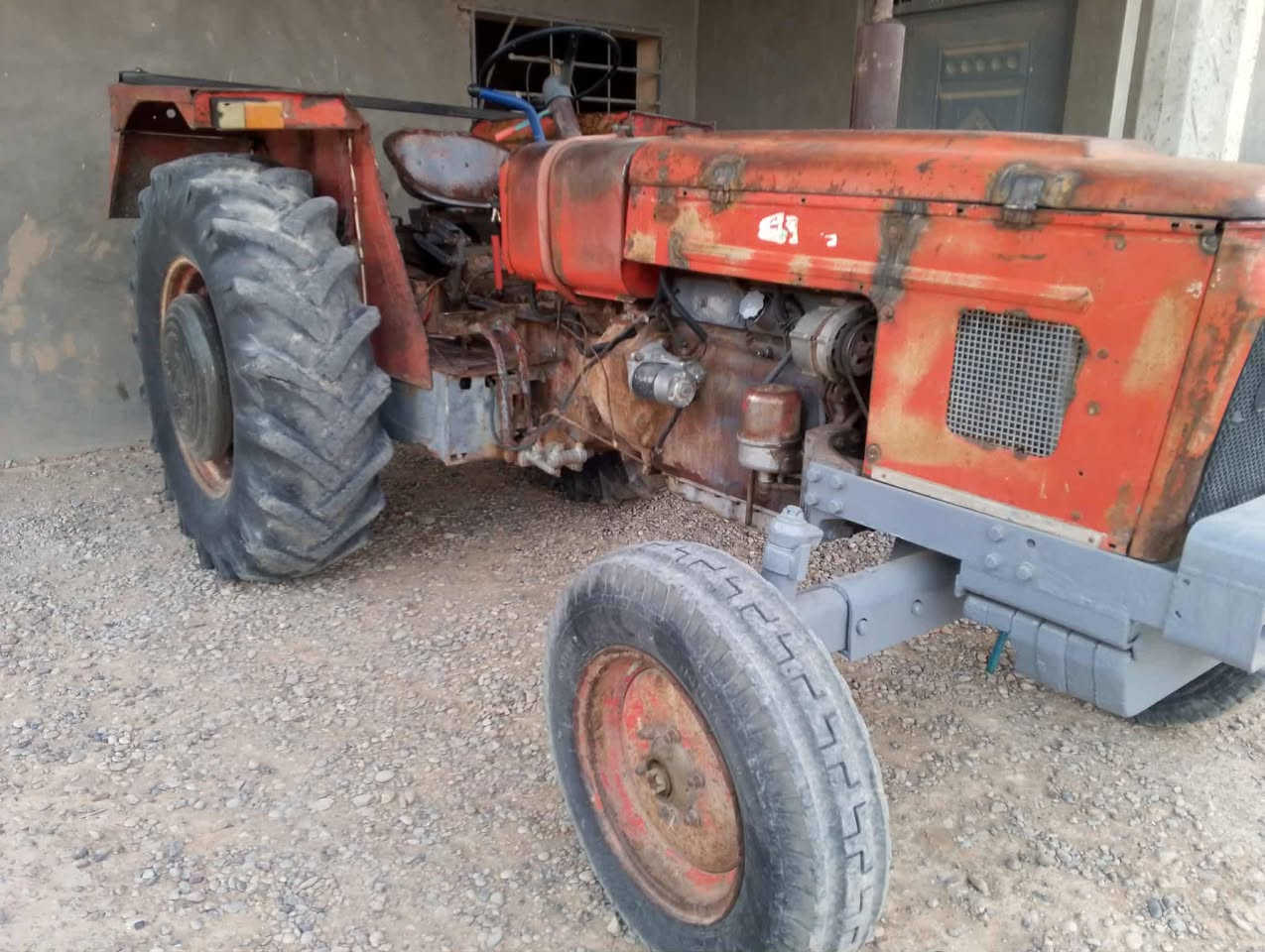 عنتر للبيع موديل 90 العنوان ديالي جلولاء لاستفسار علا الرقم ***********
