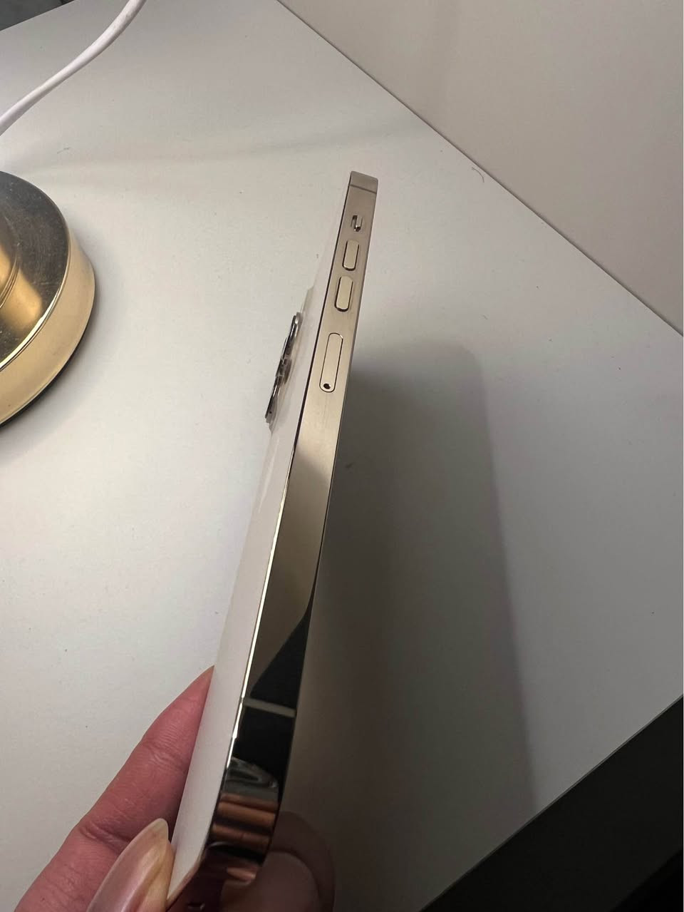 ١٣ برو ماكس 
نضيف كلش ممبدل شي 
بصمة وجه واكفة
ذاكرة ٢٥٦
بطارية٩٦
مكان شعب 
*********** بغداد, العراق
