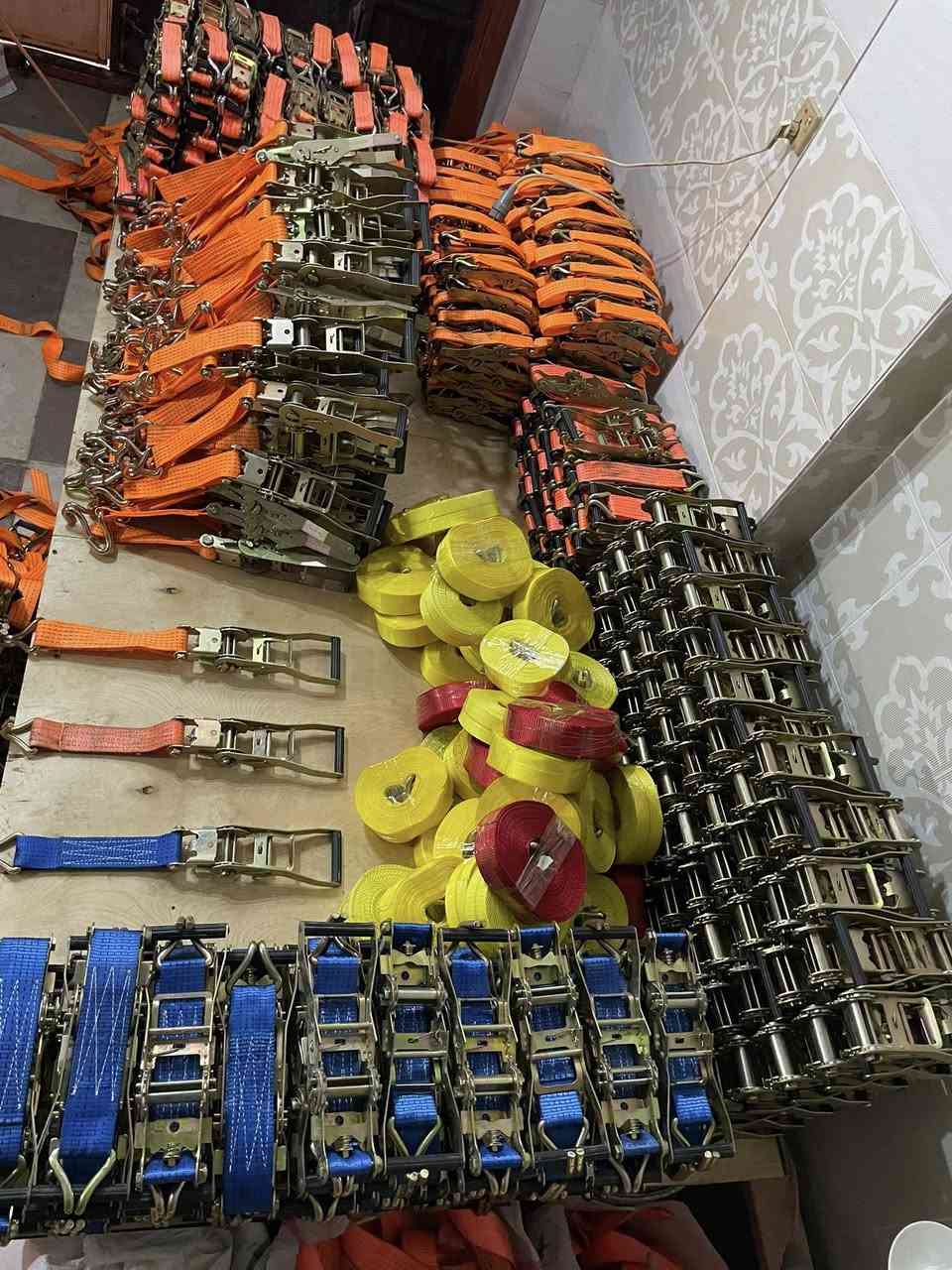 سلاو هاورێان راگیزم هەیە بۆ فرۆشتن لە ٧٥٠ کیلۆوە هەمە تا ٧ طەن کوالێتی زۆر باش نرخێکی گونجاو زانیاریەکان لەسەر وێنەکە هەیە  بۆداوا کردن رەسمەکەم بۆ بنیرە لە ڕێی واتسئاپەوەلەخزمەت هەمولایەکام 
***********
