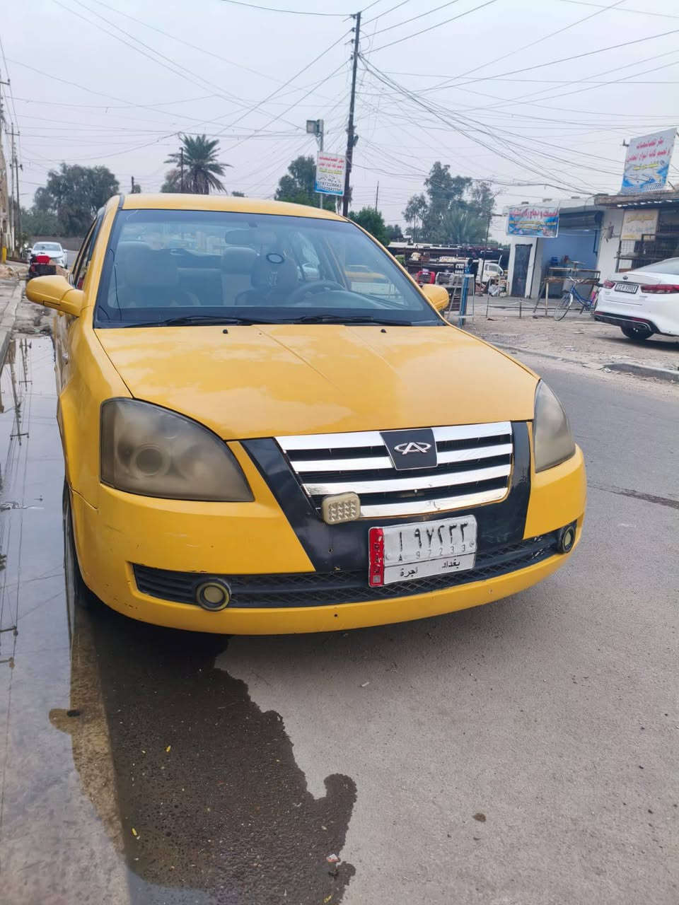 السلام عليكم  .. 
شيري A5 موديل 2011 
بدون حادث  .. 
محور گير ومحرك كورلا 
المكينة بيهة تبخير 
الكير ممتاز 
دواخل نظيفة 
صدر امامي خلفي جديد قبل اسبوع بدلتة مع الدبلات كلفني 300 دولار 
باتري جديد 
عبوة فيت بم كاملة جديدة 
تخم تاير نظيف 
تبريد + تدفئة  ممتازة 
شادلهة شاشة + دمام 
بنيد وقمارة بيهن جراد كلير
سيارة جاهزة 
سنوية نافذة 2027 
عليهة اقل ورقة هيئة ينزل من سعرهة
السعر 32 وبيهة مجال قليل
المكان بغداد / حي الفرات 
***********
ملاحظة / شرط اللي يشتري يحول مباشرتا
