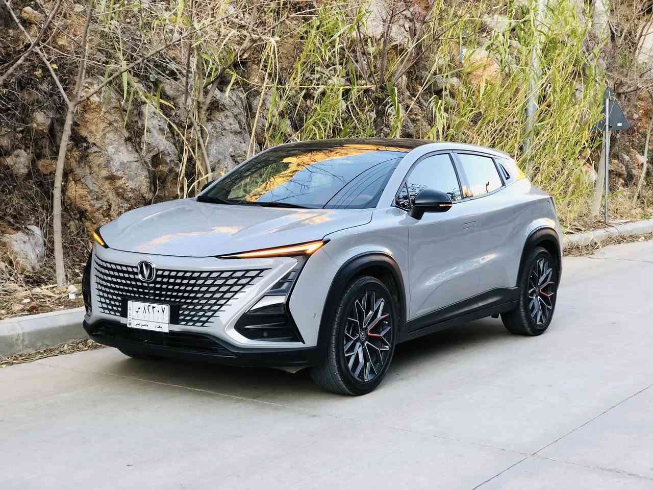 Changan unt 2022
نرخ   125$
***********

فول فول مواسەفات

بەناوی شەریکەوەیە  قیستی تێداماوە لە ئێستەدا تەحویل ناکرێت سەنەی  تا 2027 مانگی 8 تازەیە

تەنها  ٤٦ هەزار ڕۆشتووە  

ئەمەش مواسەفاتەکانی  

Changan UNI- (مۆدێلی 2022)

1.5 لیتر Turbo (Blue Whale)

4 سیلێندەر

177 ئەسپ (HP)

300 نیوتن.متر تورک

گێربۆک 7 سەرعەتی DCT ئۆتۆماتیک

پێش‌کێشان (FWD)

0–100 کم/کاتژمێر: نزیکەی 8–9 چرکە

🔹 سووتاو

بنزین

خەرجی ناوەندی: 6.5–7 لیتر بۆ هەر 100 کم

تانکی سووتاو: 55 لیتر

🔹 قەبارە و قورسایی

درێژی: 4515 ملم

پانی: 1870 ملم

بەرزی: 1565 ملم

Wheelbase: 2710 ملم

قورسایی نزیکەی: 1.5 تەنان

🔹 ناوەوە و تەکنەلۆجیا

دوو شاشەی دیجیتاڵ (Cluster + 10.3” Touch)

Apple CarPlay / Android Auto (لە هەندێ بازاردا)

کامێرای 360°

سانروف (لە فول ئۆپشن)

Push Start + Smart Key

شارژەری وایەرلێس

6–8 سپیکەر

🔹 سیستەمی ئاسایش

6 Airbags

ABS / EBD / ESP

Hill Start Assist

Lane Departure Warning

Blind Spot Monitor

Adaptive Cruise Control (لە فول)

🔹 تایەر و ڕیم

19 ئینچ ڕیم (وەک لە وێنەکەدا دیارە)

تایەر سپۆرت
